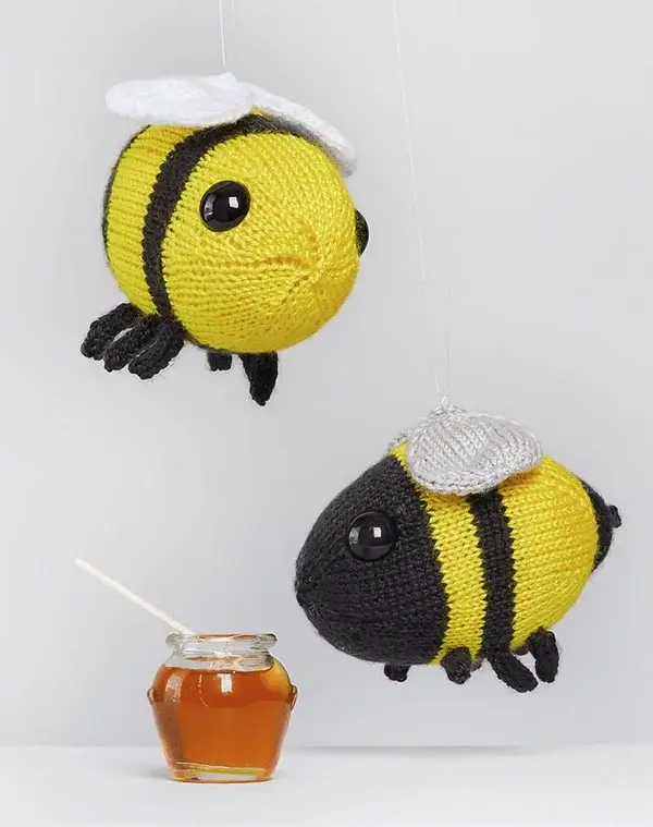 Buz and Belinda Knit Bumblebees Amigurumi