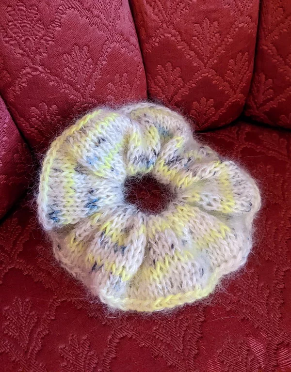 Scrap Yarn Scrunchie